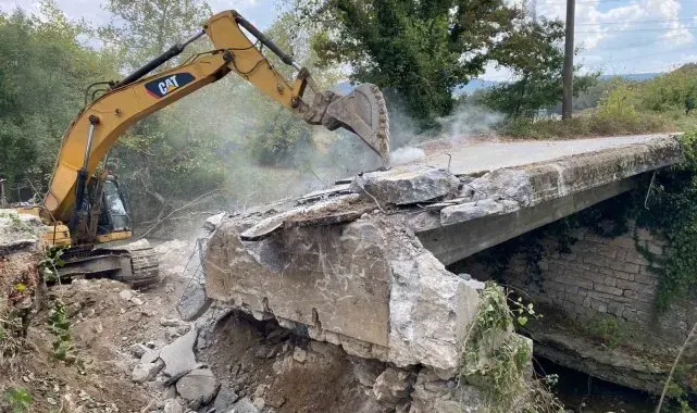 Tatarahmet Köprüsü yıkıldı, yenisi yapılıyor