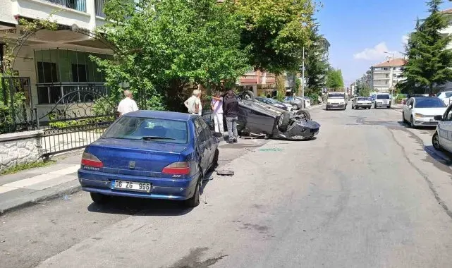 Ankara'da kontrolden çıkan otomobil yayaya çarpıp takla attı: 2 yaralı