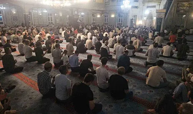 Mevlid Kandili'nde camiler doldu taştı