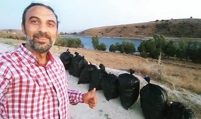 Balık tutmaya geldikleri gölette çöp topladılar