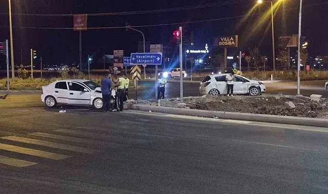 Diyarbakır'da 2 otomobilin çarpıştığı kazada 7 kişi yaralandı