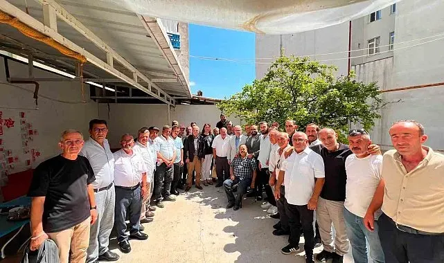 AK Parti heyeti muhtarlarla bir araya geldi