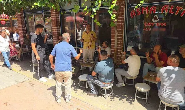 Çay ocağında kemençe resitali