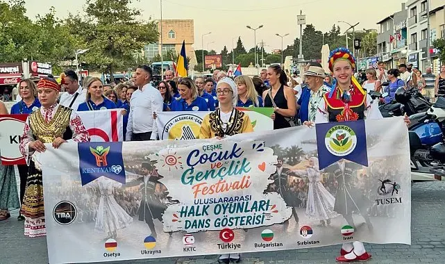 Çeşme'de uluslararası halk dansları şöleni