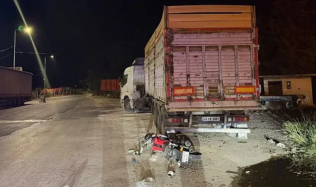 Manisa'da motosiklet park halindeki tıra çarptı: 1 ölü