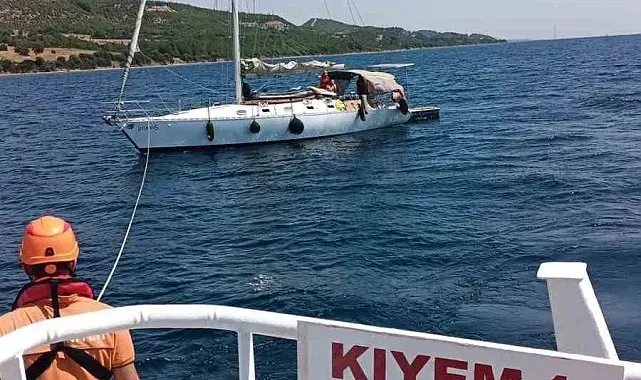 Çanakkale Boğazı'nda sürüklenen tekne kurtarıldı