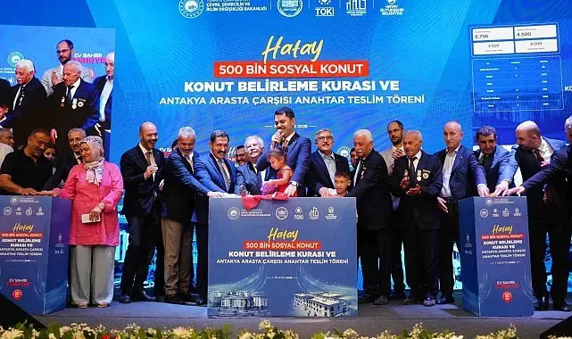 Bakan Kurum'un katılımıyla Hatay'da 8 bin 500 hak sahibinin konutu belirlendi