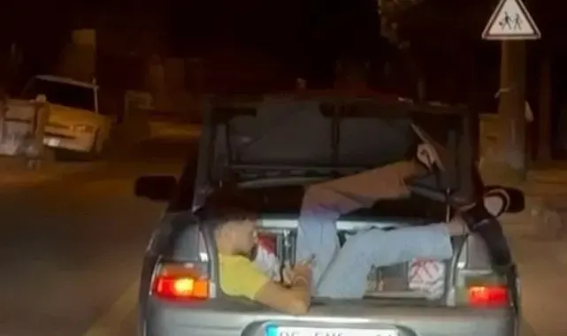 Araç bagajındaki tehlikeli yolculuk kamerada