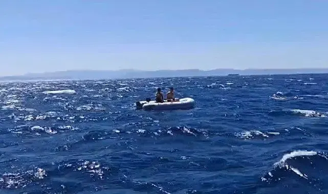 Ayvalık açıklarında sürüklenen 2 kişi Sahil Güvenlik tarafından kurtarıldı