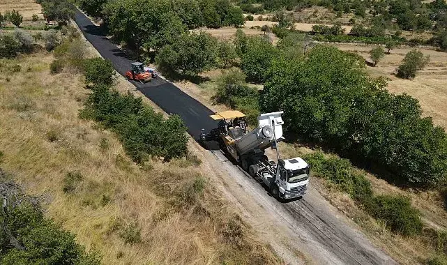 Kastamonu'da köy yolları sıcak asfaltla buluşturuluyor