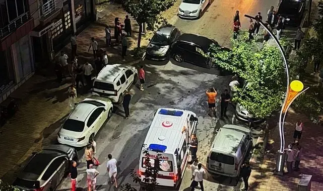 Bafra'da kontrolden çıkan otomobil park halindeki 6 araca çarptı