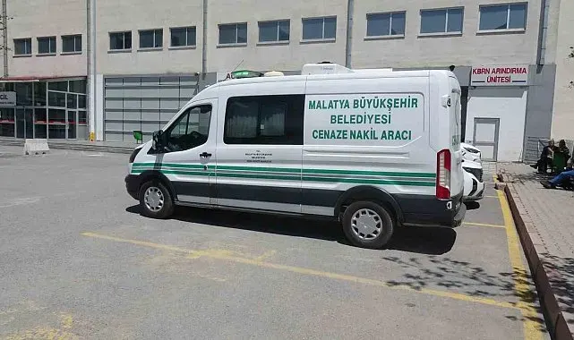 Traktör şarampole devrildi: Sürücü hayatını kaybetti