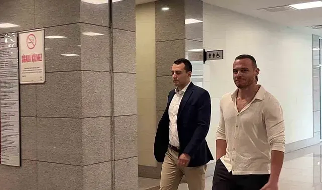 Oyuncu Kerem Bursin: "AHBAP Derneğine 200 bin TL bağışta bulundum"