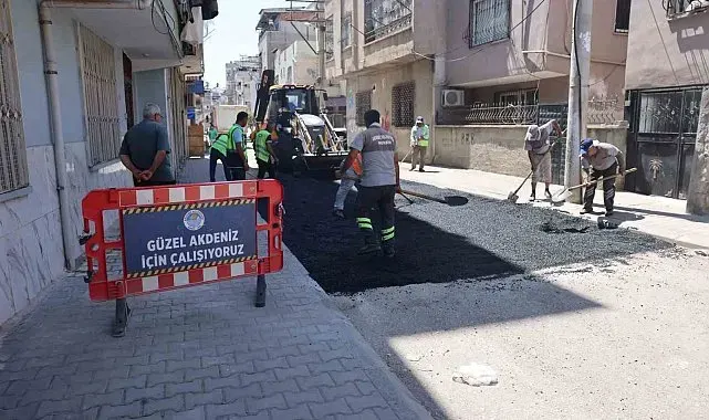 Akdeniz'de yol ve kaldırım çalışmaları aralıksız sürüyor
