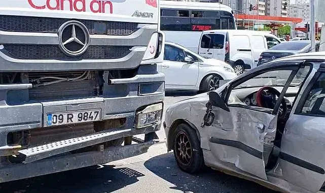 Beton mikseri ile otomobil çarpıştı: 2 yaralı