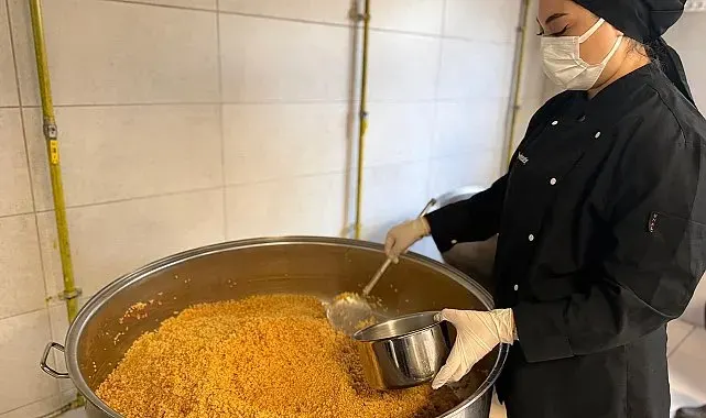 Karabük Belediyesinden her gün 430 kişiye sıcak yemek desteği