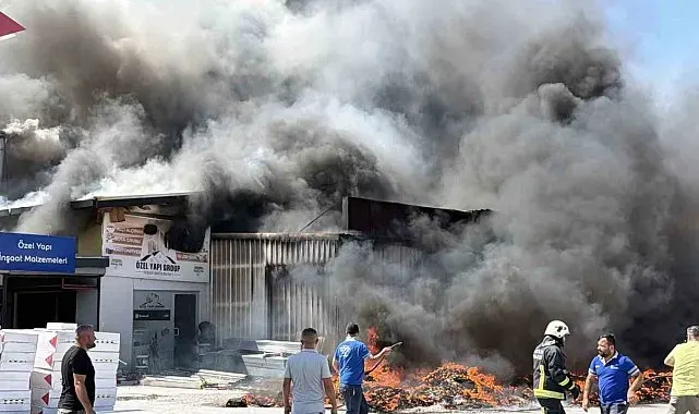 Gazipaşa'da inşaat malzemeleri deposunda yangın