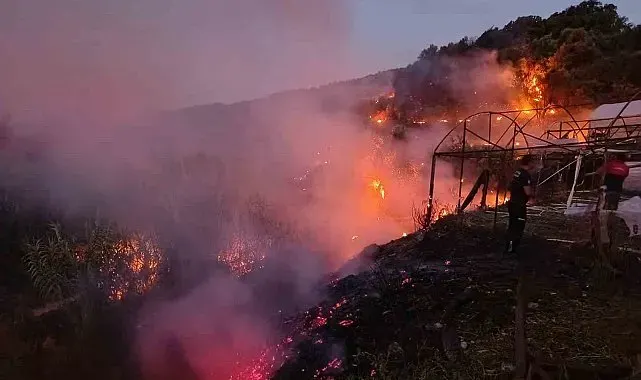 Kumluca'da iki ayrı noktada çıkan yangınlar büyümeden söndürüldü