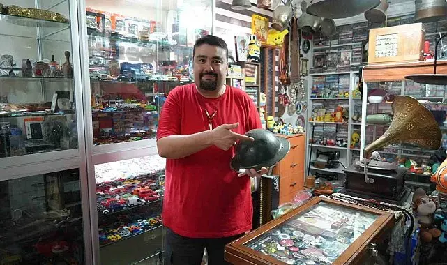 30 yıldır topladığı koleksiyonu için evinin bir odasını müzeye dönüştürdü
