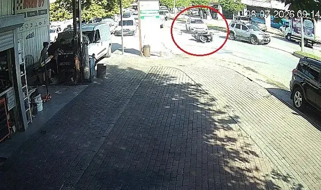 Otomobille çarpıştı, motosikletiyle birlikte metrelerce sürüklendi