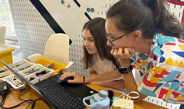 Bilim Uşak'ta çocuklar yaz tatilini bilim ve teknolojiyle değerlendirdi