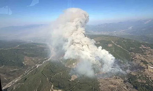 Seydikemer'deki orman yangınını söndürme çalışmaları sürüyor