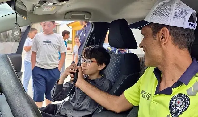 Miniklere polislik mesleği ve güvenli yaşam eğitimi