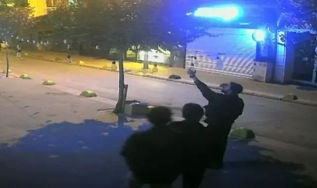 Sokaktaki ampulü söküp götürdüler