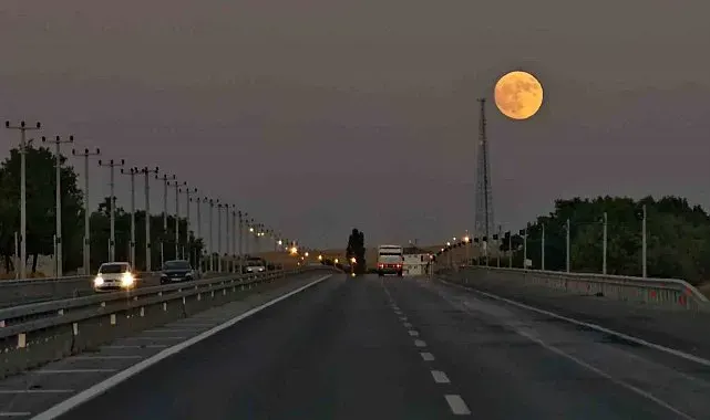 Bitlis'te dolunay görsel şölen sundu
