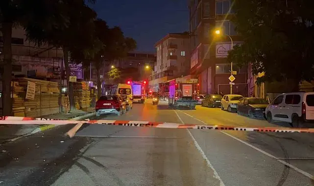 Pendik'te deterjan üretim yapan fabrikada çıkan yangın söndürüldü