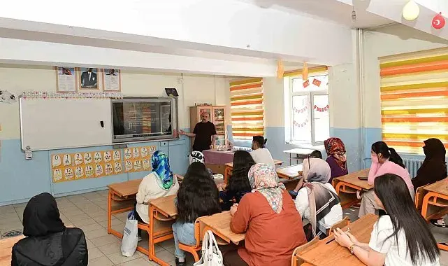 Halk Eğitim Merkezi kurslarında hijyen eğitimi verildi