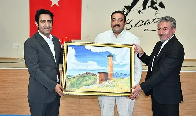 Sarıkamış'ta minik sporculara forma sürprizi: Gençliğe destek verenlere plaket takdim edildi