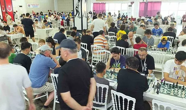 Balıkesir'de Uluslararası Burhaniye Ören Açık Satranç Turnuvası başladı