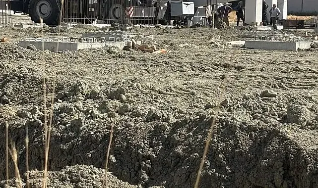 Ankara'da fabrika inşaatında korkutan kaza: Beton kolon vinç kabininin üzerine düştü