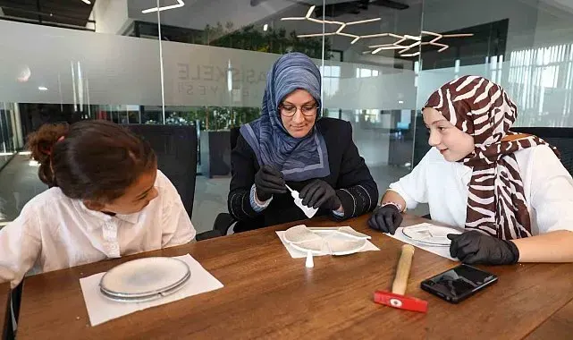 Çocuklar ve aileleri Japon sanatıyla tanıştı