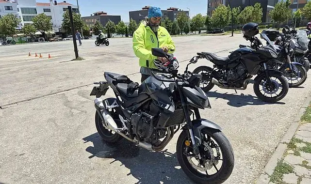 Sıcak hava bahanesiyle koruyucu ekipmanlarını ihmal eden motosiklet sürücülerine önemli uyarılar