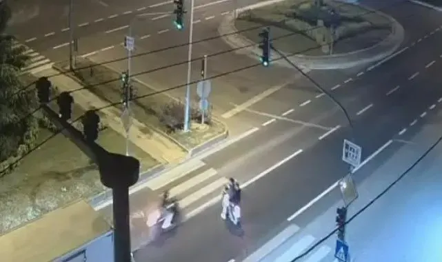 Motosikletlerin çarpışma anı kameralara yansıdı
