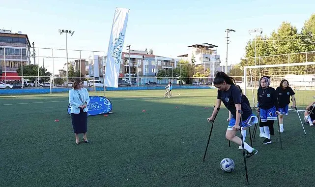 Gaziantep Büyükşehir engelleri kaldırmaya devam ediyor