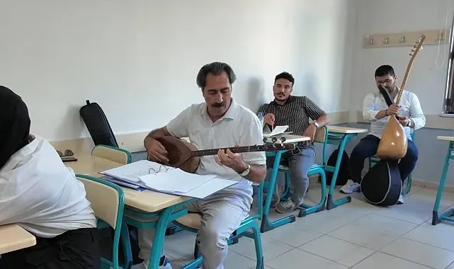 KAYMEK Şiir Atölyesi Kursu'nda gelenekten geleceğe sazlı sözlü yolculuk