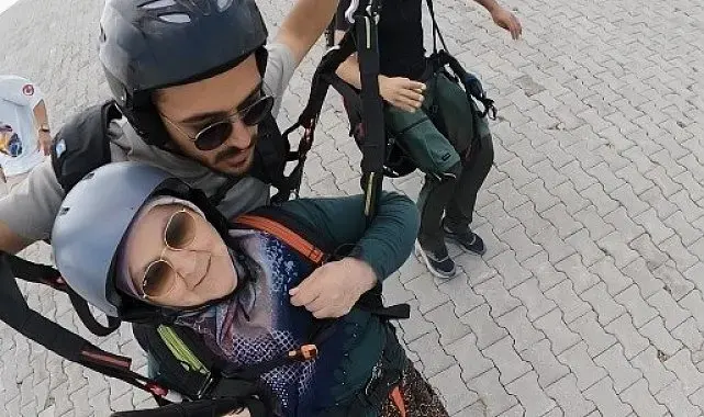 Türkan teyzenin paraşüt macerası güldürdü: "İnşallah tansiyonumu yükseltmez"