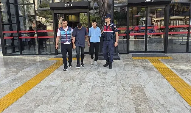 Alanya'da ayakkabı mağazasından hırsızlık yapan 2 şüpheli tutuklandı