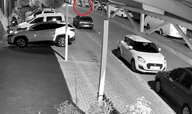 Alkollü stajyer sürücü park halindeki araçlara çarptı, o anlar güvenlik kamerasına yansıdı