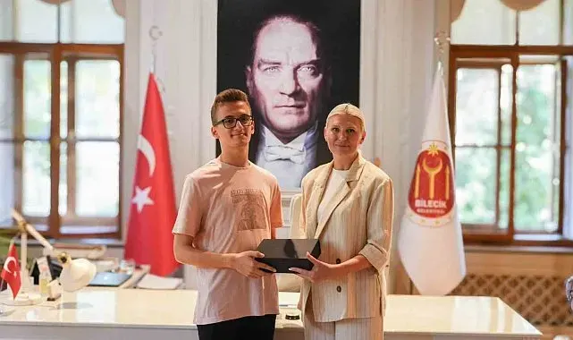 Başkan Subaşı, YKS Türkiye Birincisi Abdullah Uslu'yu belediyede ağırladı