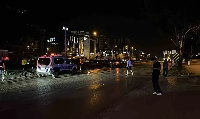 Yolun karşısına geçen yaşlı adama otomobil çarptı