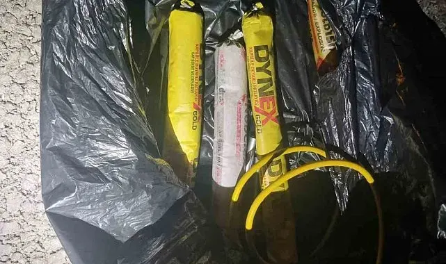 Kozan'da şüpheli araçtan kullanıma hazır patlayıcı çıktı