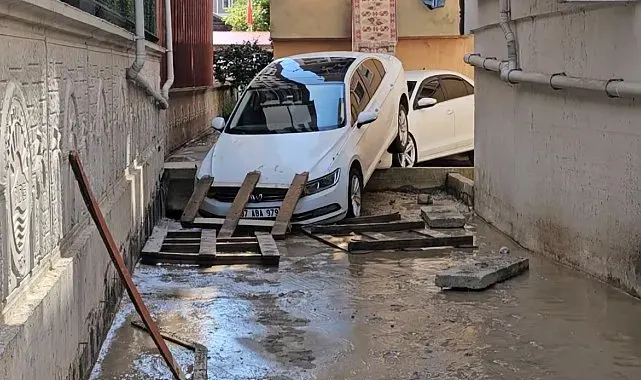 Kastamonu'da selin vurduğu ilçede temizlik çalışmaları sürüyor