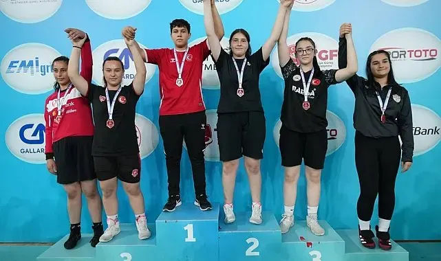 Kastamonulu genç güreşçi Yüsra, Türkiye üçüncüsü oldu