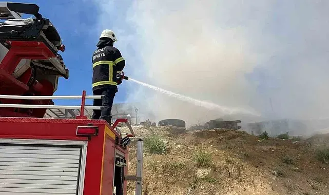 Kırıkhan'da depo yangını