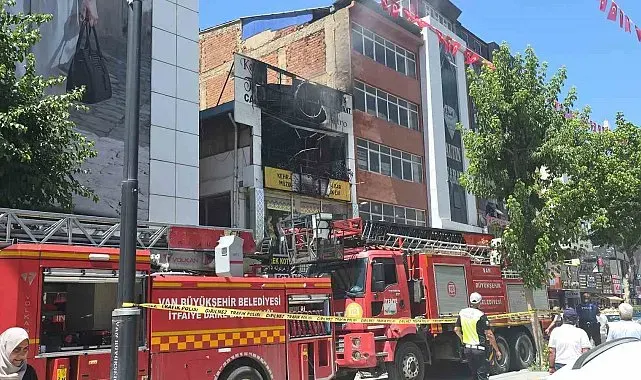 Van'da korkutan iş yeri yangını