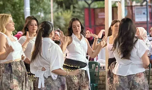 Karayenice'de şalvarlar giyildi, meydan şenlendi
